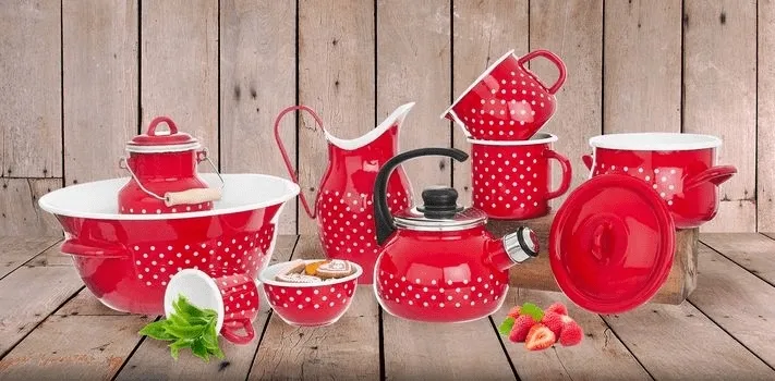 miska-kuchenna-emaliowana-czerwona-w-grochy-tecka-26-cm-25-l-informacje-dodatkowe-mozliwosc-mycia-w-zmywarce