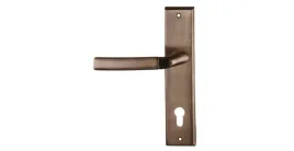 klamka-wewnetrzna-metal-bud-dlugi-szyld-z-otworem-na-wkladke