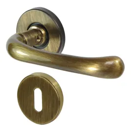 klamka-drzwiowa-mosiezna-do-drzwi-klasyk-mosiadz