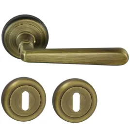 klamka-wewnetrzna-handmet-szyld-okragly-szyld-z-otworem-na-klucz