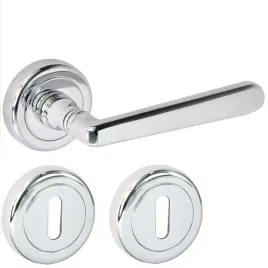 klamka-wewnetrzna-handmet-srebrna-okragla-z-otworem-na-klucz-i-wkladke