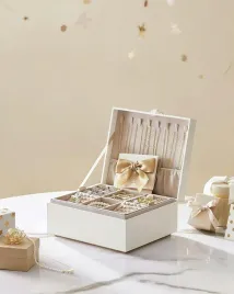 szkatulka-na-bizuterie-songmics-biala-drewniana