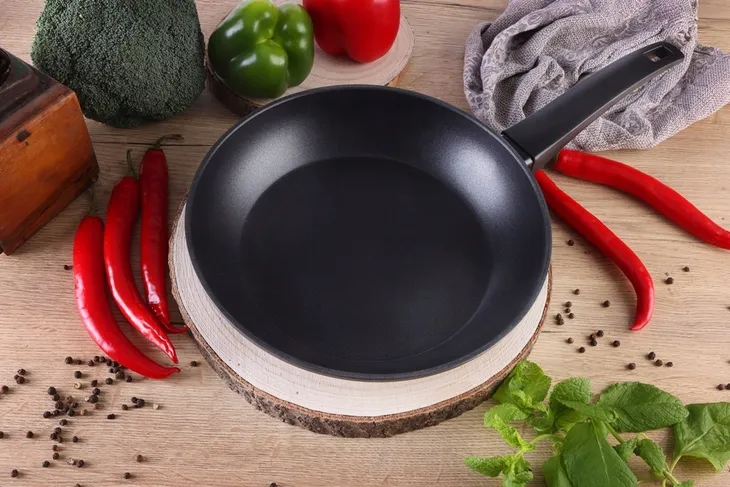 patelnia-wok-28cm-massimo-berretti-br-9133-waga-z-opakowaniem-0-5-kg
