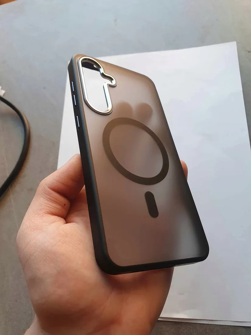 magnetyczne-etui-do-samsung-galaxy-s24-czarne-szklo-ochronne-przeznaczenie-samsung