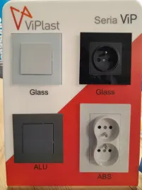 ramka-potrojna-viplast-czarny