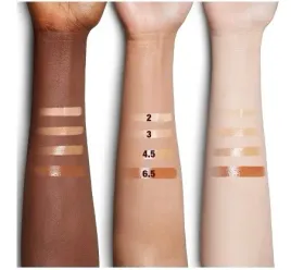 pojedynczy-rozswietlacz-w-plynie-charlotte-tilbury-zloty