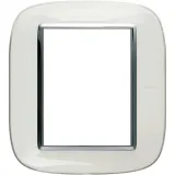 ramka-potrojna-legrand-bialy