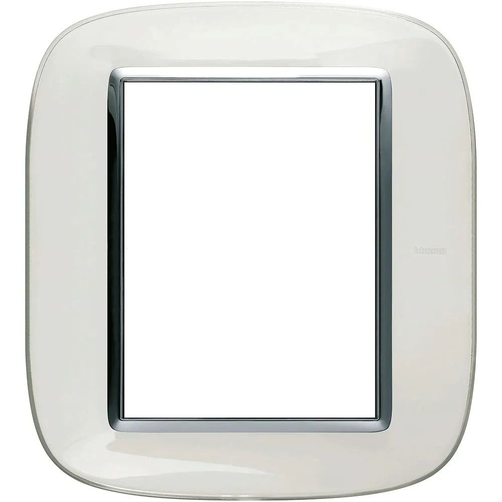 ramka-potrojna-legrand-bialy-kolor-bialy