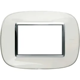 ramka-potrojna-legrand-bialy