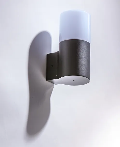 kinkiet-zewnetrzny-czarny-lampa-scienna-na-dom-ogrodzenie-ip44-nils-material-dominujacy-metal