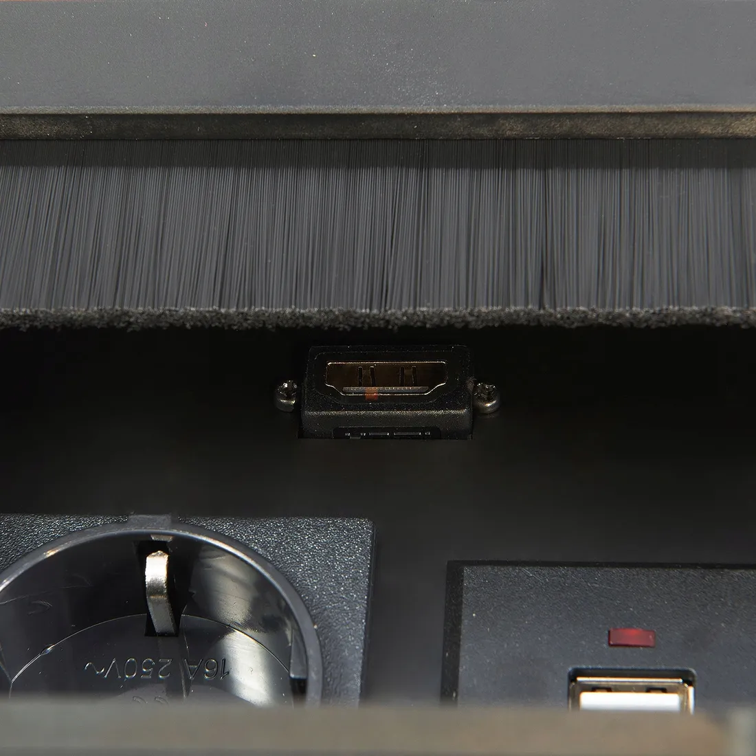 gniazdo-chowane-w-blat-atom-2xusb-hdmi-czarne-waga-z-opakowaniem-2-kg