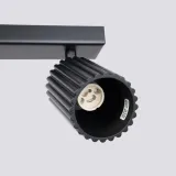 lampa-sufitowa-z-reflektorami-listwa-czarna-ryflowana-do-biura-karbon-4l-material-dominujacy-aluminium