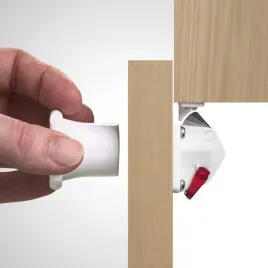 zabezpieczenie-magnetyczne-do-szafek-emuca