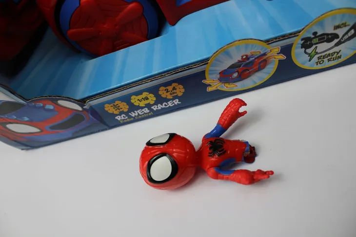 samochod-rc-spidey-web-racer-1-18-marka-dickie-toys