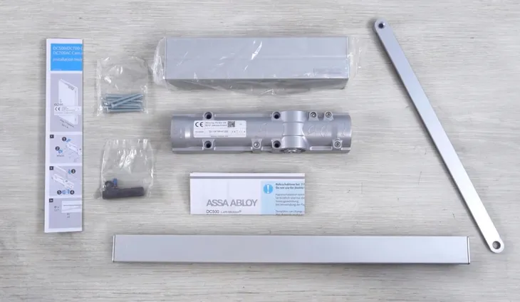 samozamykacz-assa-abloy-dc700-srebrny-zastosowanie-uniwersalne