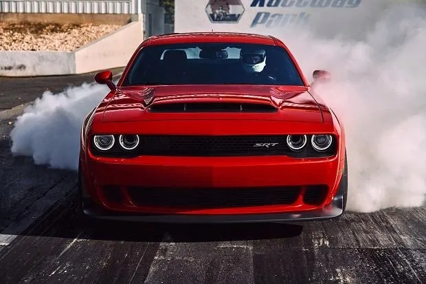 uchwyt-maski-dodge-challenger-15-2015-producent-czesci-mertt-jakosc-czesci-zgodnie-z-gvo-z-zamiennik