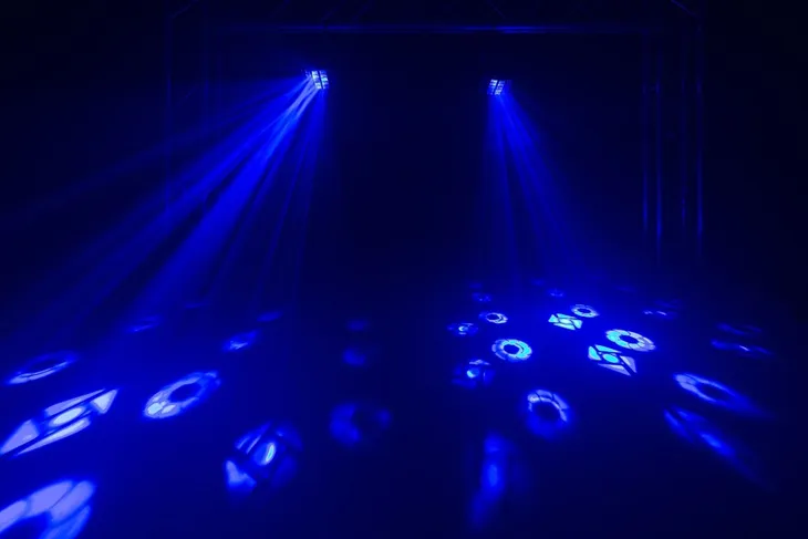 efekt-swietlny-led-rgba-uv-derby-stroboskop-gobo-model-gobo-derby-marka-beamz