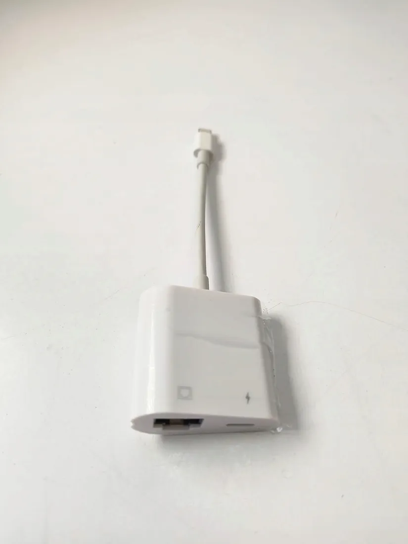 adapter-dla-iphone-lightning-do-ethernet-100-mbps-ios-15-bialy