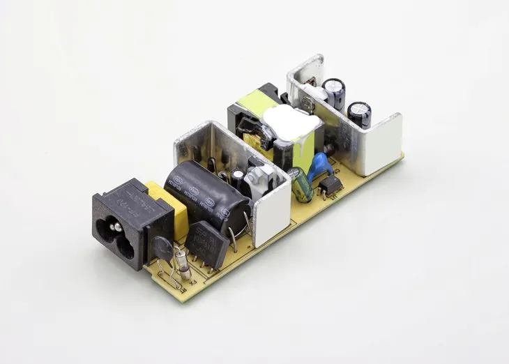 zasilacz-ladowarka-ultra-parts-adr74p-45w-19-5v-2-31a-hp-4-5-3-0mm-kabel-moc-zasilacza-45-w