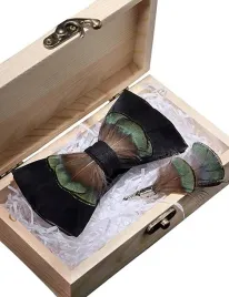 recznie-robiona-muszka-z-pior-broszka-or-komplet-meski-prezent