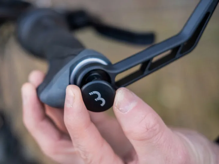 lusterko-rowerowe-bbb-e-view-lewe-montaz-kierownica