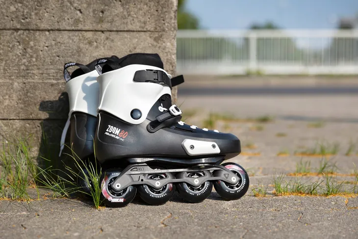 rolki-meskie-powerslide-zoom-pro-80-black-white-39-40-eu-material-plozy-aluminium