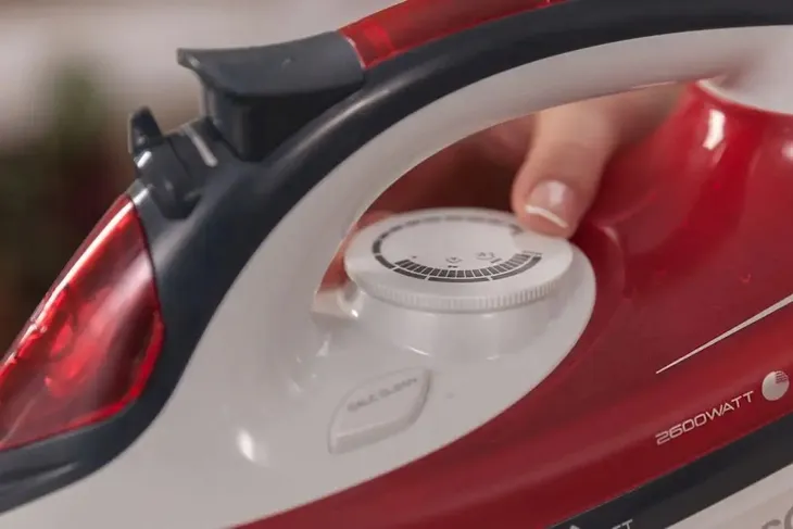 zelazko-solac-pv2014-2600-w-silne-uderzenie-pary-170-g-min