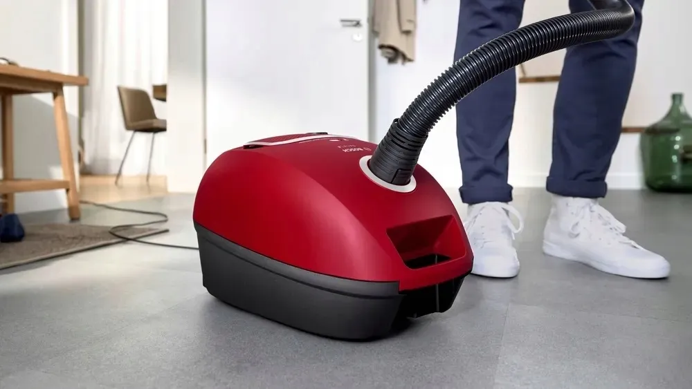 odkurzacz-workowy-tradycyjny-bosch-bgb41rd3h-serie-4-filtr-hepa-600w-marka-bosch