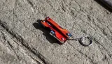 mini-multitool-brelok-kombinerki-8-w-1-latarka-noz-narzedzia-szczypce