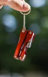 mini-multitool-brelok-kombinerki-8-w-1-latarka-noz-cechy-dodatkowe-blokada-model-mini