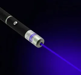 wskaznik-laserowy-laser-pointer-niebieski-fioletowy-prezentacja-szkola
