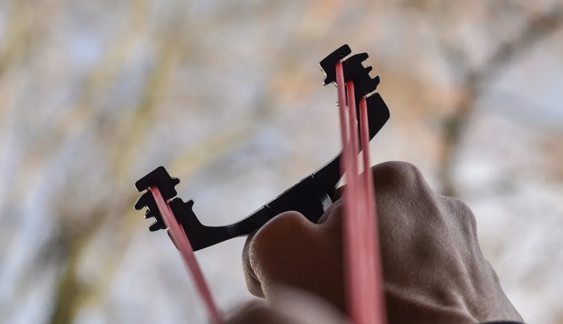 proca-slingshot-sling