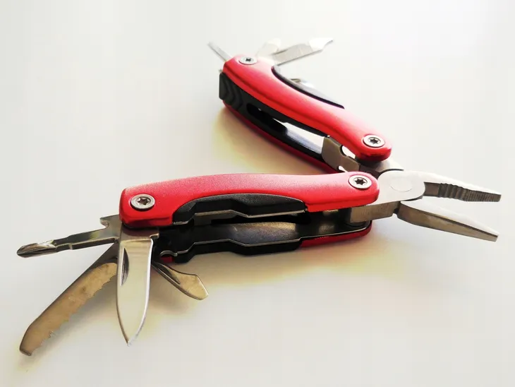 multitool-tmq-12-w-1-liczba-dodatkowych-narzedzi-12
