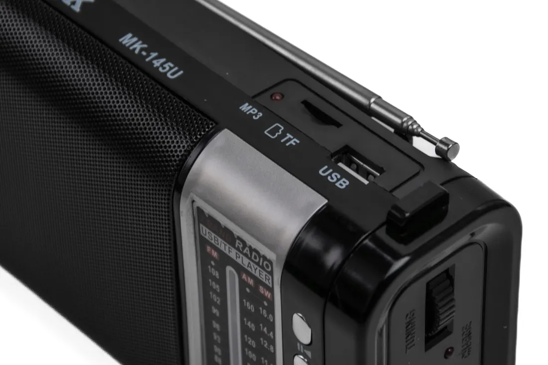 radio-am-fm-karty-sd-usb-pendrive-bas-latarka-aku-marka-bez-marki