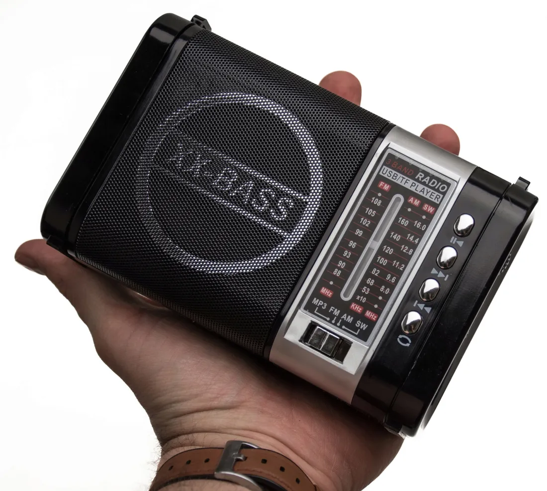 radio-am-fm-karty-sd-usb-pendrive-bas-latarka-aku-marka-bez-marki