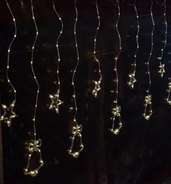 girlanda-kurtyna-160-dzwonek-gwiazdka-bialy-cieply