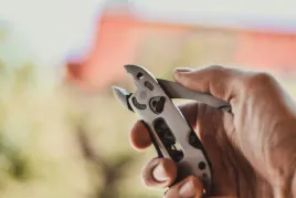 multitool-8w1-szczypce-kombinerki-noz-bity-klucz