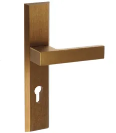 klamka-do-drzwi-zewnetrznych-logo-72-mm-wklad-patyna