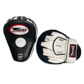 ochraniacze-piszczeli-i-stop-twins-special-pml10-bk-wh-r-uniwersalny