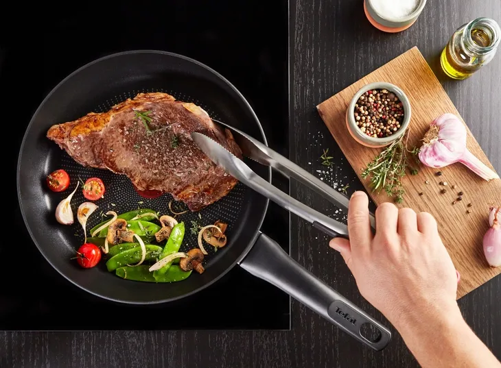 wok-tefal-ultimate-24-cm-waga-z-opakowaniem-1-379-kg