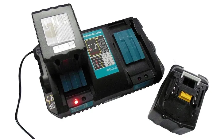 ladowarka-akumulatorow-do-elektronarzedzi-dc18rd-18v-podwojna-ladowarka-6ah-marka-bedee-pojemnosc-akumulatora-6-ah