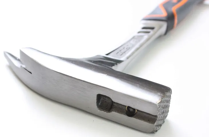 mlotek-ciesielski-dekarski-monoblock-stalowy-magnesem-gwozdzi-600g-din-7239-waga-narzedzia-0-6-kg