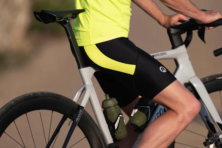 spodenki-rowerowe-meskie-rogelli-core-bib-short-black-fluor-yellow-m-waga-z-opakowaniem-0-3-kg