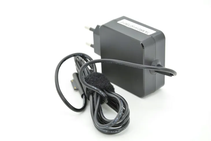 energy4u-ta-mr01-12v-258a-wtyk-ms-surface-napiecie-wyjsciowe-12-v
