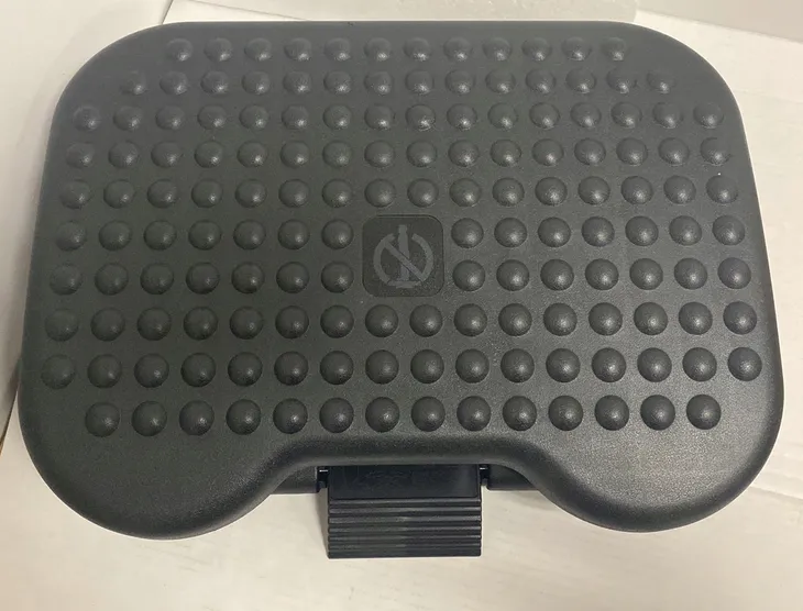 podnozek-ergonomiczny-huanuo-hnfr3-material-tworzywo-sztuczne-obciazenie-maksymalne-80-kg