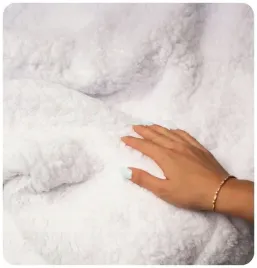 bluza-bezowa-polarowa-z-kapturem-dlugi-rekaw-uniwersalna-z-kieszenia-160-cm