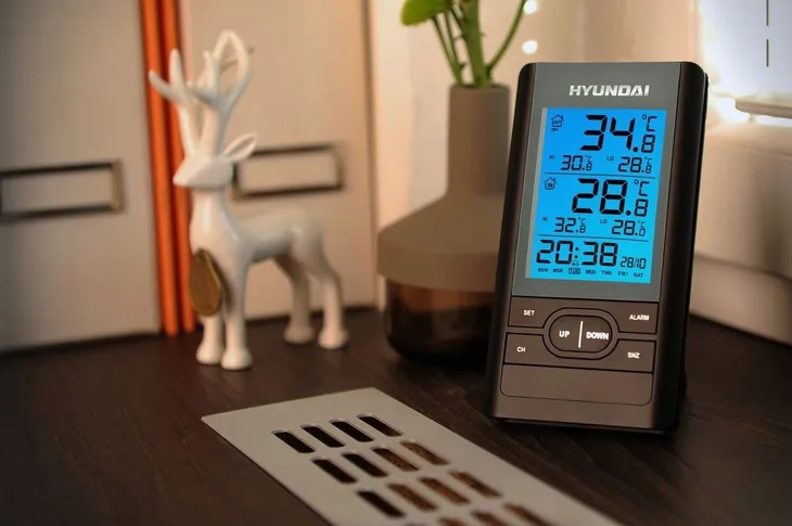 stacja-pogody-meteo-budzik-kalendarz-niebieskie-podswietlenie-lcd-hyundai-kolor-czarny