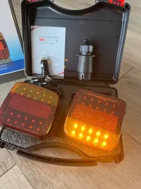 komplet-lamp-lampy-bezprzewodowe-tylne-na-magnes-led-12-24v-wifi