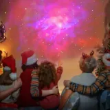 lampka-nocna-led-projektor-rzutnik-gwiazd-nieba-astronauta-dla-dzieci-pilot-kolor-bialy
