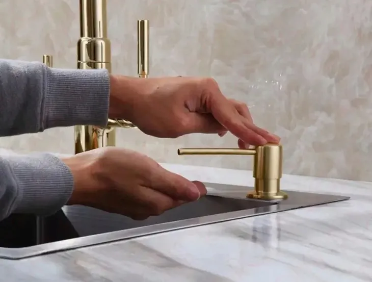 dozownik-ari-300-ml-wysokosc-pojemnika-15-5-cm